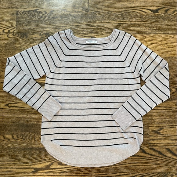 Pink Clover Sweaters - PINK CLOVER
Valencia Curved Hem Pullover